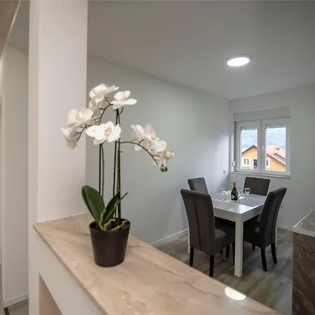 Lara Apartment *