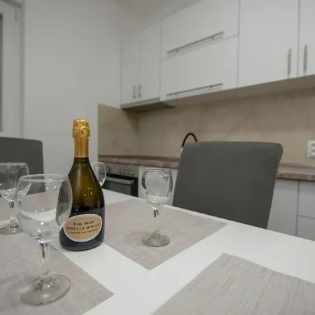 Apartment Lara