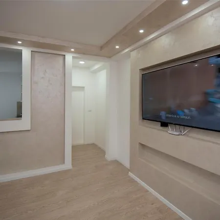 Lara Apartment *