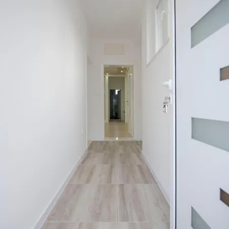 Lara Apartment *