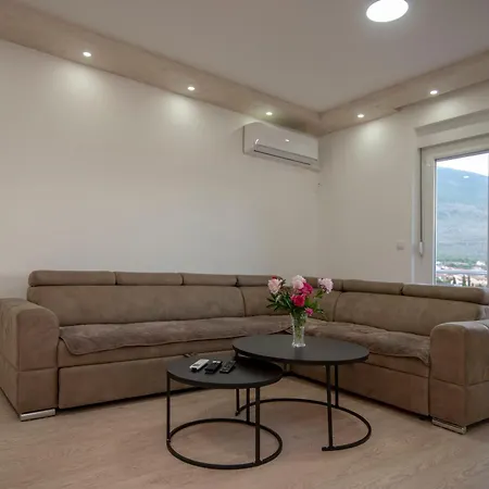 Lara * Trebinje