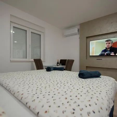 Lara Apartment *